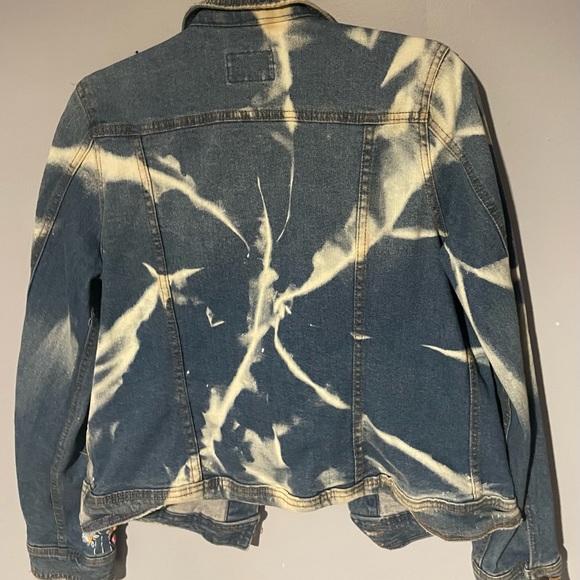 Tie dye bleached chic jean jacket with embroidered flower sleeves - Picture 2 of 4